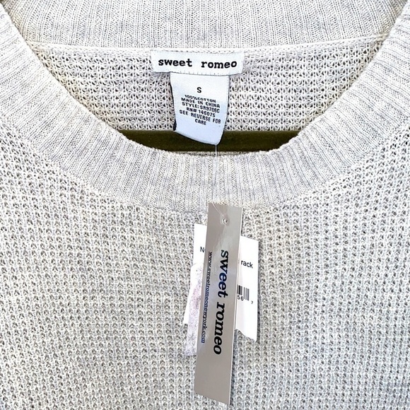Sweet Romeo waffle knit lightweight crewneck sweater in oatmeal size small. NWT - Picture 2 of 5